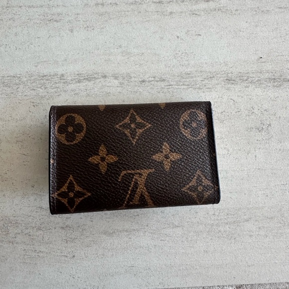 Louis Vuitton 6 Key Holder in Monogram - Picture 2 of 6